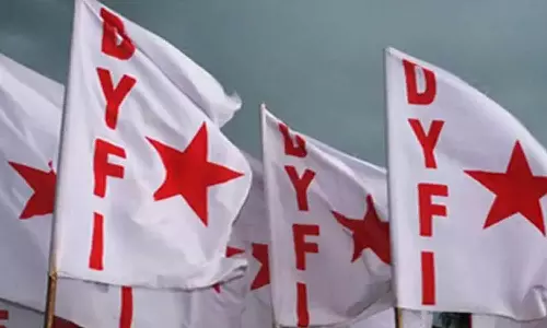 ആർഎസ്എസ് നിയന്ത്രണത്തിലുള്ള ചില സ്കൂളുകളിൽ ക്രിസ്മസ് ആഘോഷം വിലക്കാനുള്ള നീക്കം ഭരണഘടനാ വിരുദ്ധം- ഡിവൈഎഫ്ഐ