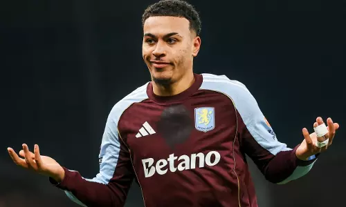 യുനൈറ്റഡിനെ മുട്ട്കുത്തിച്ച് ആസ്റ്റൺ വില്ല; മോർഗൻ റോജേഴ്‌സിന് ഇരട്ട ഗോൾ