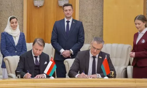 സാംസ്കാരികബന്ധം ഊഷ്മളമാകും,  ബെലാറസുമായി രണ്ട് കരാറുകളിൽ ഒപ്പുവെച്ച് ഒമാൻ