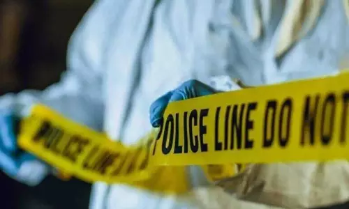 ഭർത്താവ് ബാത്‌റൂമിൽ കുഴഞ്ഞ് വീണ് മരിച്ചെന്ന് ഭാര്യ; അന്വേഷണത്തിൽ തെളിഞ്ഞത് ക്രൂരകൊലപാതകം; മൂന്ന് പേർ അറസ്റ്റിൽ