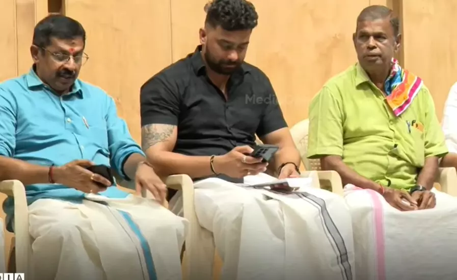 ചെയർമാൻ സ്ഥാനത്തെ ചൊല്ലി പാലക്കാട് നഗരസഭയിൽ ബിജെപിയിൽ കലഹം ചെയർമാൻ സ്ഥാനത്തെ ചൊല്ലി പാലക്കാട് നഗരസഭയിൽ ബിജെപിയിൽ കലഹം