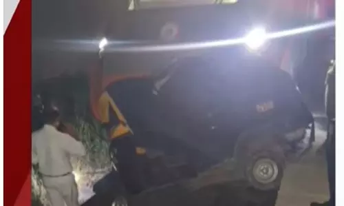 വര്‍ക്കലയിൽ വന്ദേഭാരത് ​ ഓട്ടോയിൽ ഇടിച്ച്  അപകടം