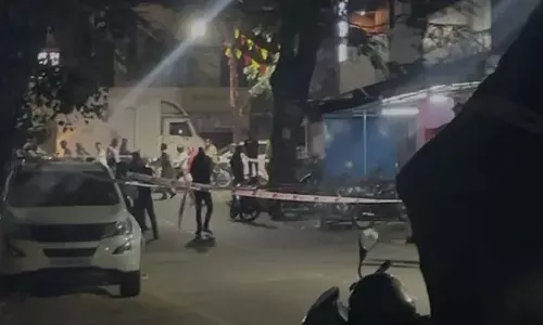 ഒരാഴ്ച മുമ്പ് വിവാഹമോചന നോട്ടീസ് അയച്ചു; ഒളിച്ചിരുന്ന് ഭാര്യയെ വെടിവെച്ച് കൊന്ന് ഭര്‍ത്താവ്