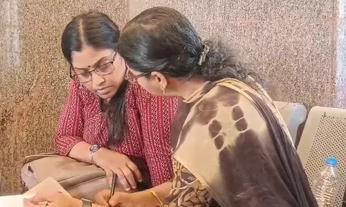 ഇലക്ട്രിക്കൽ ഇൻസ്‌പെക്ടറേറ്റ് ജീവനക്കാരി കൈക്കൂലി വാങ്ങുന്നതിനിടെ പിടിയിൽ