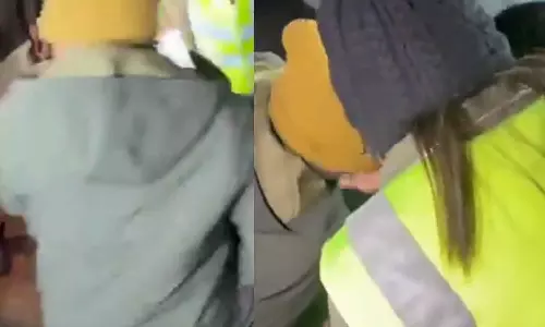 ഉന്നാവോ ബലാത്സംഗക്കേസ്:  ബിജെപി നേതാവിന്റെ ശിക്ഷ മരവിപ്പച്ചതിനെതിരെ അതിജീവിതയുടെ പ്രതിഷേധം, വലിച്ചിഴച്ച് ഡൽഹി പൊലീസ്‌