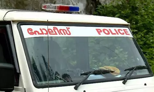 പട്ടാപ്പകല് മുത്തശ്ശിയെ കെട്ടിയിട്ട് സ്വർണവും പണവും കവര്ന്നു; കൊച്ചുമകനും പെൺസുഹൃത്തും പിടിയിൽ പട്ടാപ്പകല് മുത്തശ്ശിയെ കെട്ടിയിട്ട് സ്വർണവും പണവും കവര്ന്നു; കൊച്ചുമകനും പെൺസുഹൃത്തും പിടിയിൽ