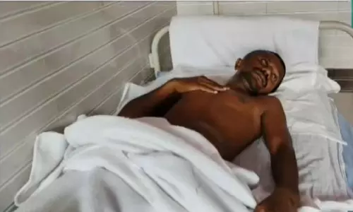 അട്ടപ്പാടിയിൽ വേര് മോഷ്ടിച്ചെന്നാരോപിച്ച് മർദനം; ആദിവാസി യുവാവിന് ഗുരുതര പരിക്ക് അട്ടപ്പാടിയിൽ വേര് മോഷ്ടിച്ചെന്നാരോപിച്ച് മർദനം; ആദിവാസി യുവാവിന് ഗുരുതര പരിക്ക്