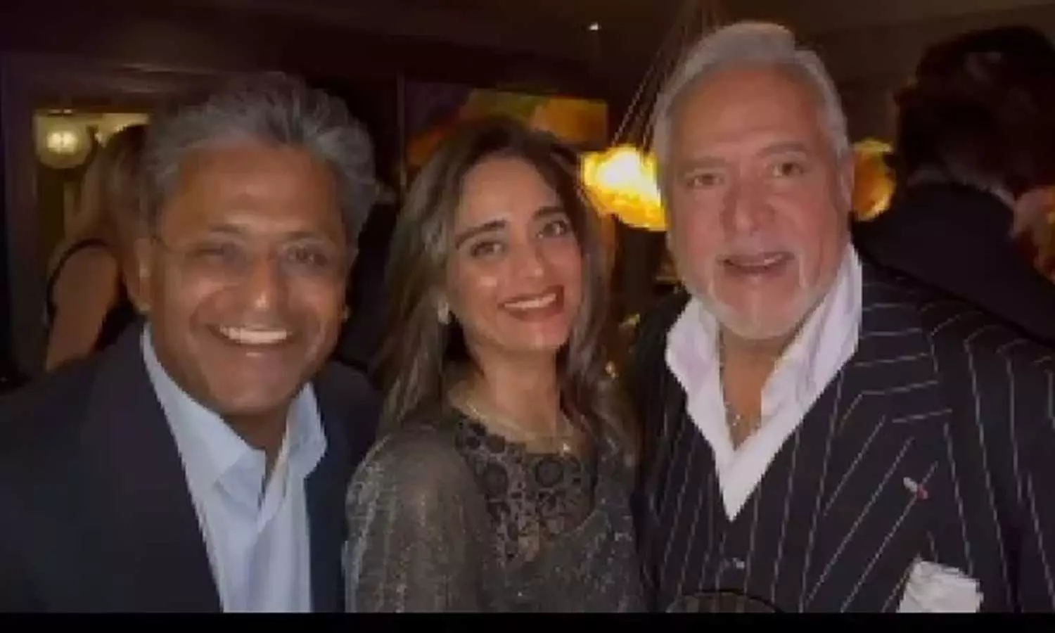 ഞങ്ങൾ രണ്ട് പിടികിട്ടാപ്പുള്ളികളാണ്: ഇന്ത്യയെ പരിഹസിച്ച് വിജയ് മല്യക്കൊപ്പമുള്ള വീഡിയോ പങ്കുവച്ച് ലളിത് മോദി ഞങ്ങൾ രണ്ട് പിടികിട്ടാപ്പുള്ളികളാണ്: ഇന്ത്യയെ പരിഹസിച്ച് വിജയ് മല്യക്കൊപ്പമുള്ള വീഡിയോ പങ്കുവച്ച് ലളിത് മോദി