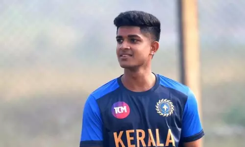 ക്യാച്ച് കൊണ്ട് ആറാട്ട് ; വിജയ് ഹസാരെ ട്രോഫിയിൽ റെക്കോർഡിട്ട് വിഘ്നേഷ് പുത്തൂർ