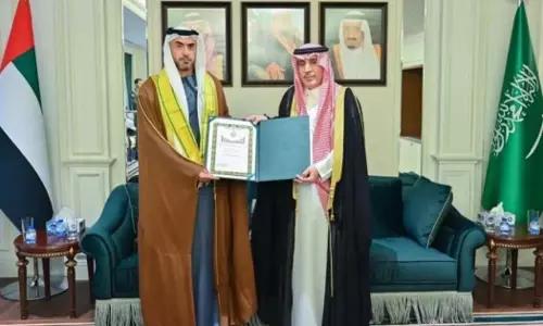 യുഎഇ വിദേശകാര്യ സഹമന്ത്രിക്ക് സൗദി അറേബ്യയുടെ കിങ് അബ്ദുൽ അസീസ് സെക്കൻഡ് ക്ലാസ് ബഹുമതി