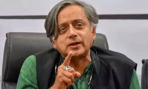 പാലക്കാട് കരോൾ സംഘത്തിന് നേരെ ആക്രമണമുണ്ടായി, ബിജെപി പ്രവർത്തകനെന്ന് ആരോപിക്കപ്പെടുന്ന വ്യക്തിയാണ് പിന്നിലെന്ന് പറയപ്പെടുന്നു- ശശി തരൂര്‍