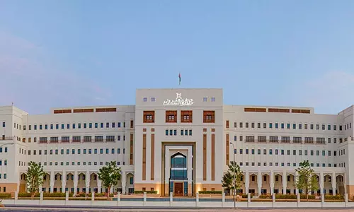 Omans Ministry of Labor reminds employers to transfer salaries through WPS to avoid fines