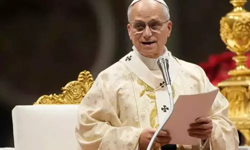 മഴയും തണുപ്പും അവഗണിച്ച് ടെന്റുകളിൽ കഴിയുന്നവരെ എങ്ങനെയാണ് അവഗണിക്കുക: ക്രിസ്മസ് സന്ദേശത്തിൽ ഗസ്സയിലെ ദുരിതം പറഞ്ഞ് മാർപാപ്പ