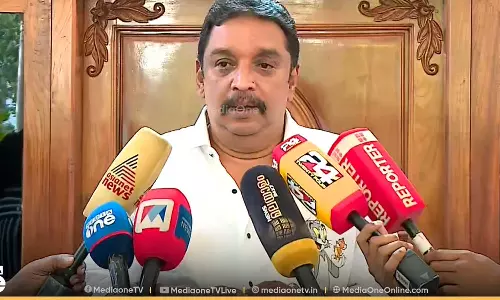 പോറ്റിക്കൊപ്പമുള്ള എഐ ചിത്രം പങ്കുവെച്ച കേസ്; ചോദ്യം ഉന്നയിക്കുന്നവർക്കെതിരെ കലാപാഹ്വാനത്തിന് കേസെടുക്കുന്നു: ഷിബു ബേബി ജോൺ