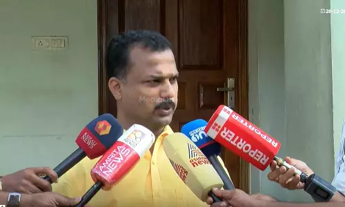 ബുൾഡോസർ രാജ് പോലെയുള്ള   വേറൊരു മാതൃക, പിന്നിൽ രാഷ്ട്രീയ താൽപര്യം: എംഎൽഎ ഓഫീസ് ഒഴിയാനാവശ്യപ്പെട്ടതിൽ  വി.കെ പ്രശാന്ത്