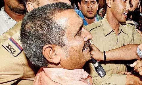 ഉന്നാവ് ബലാത്സംഗക്കേസ്; അതിജീവിതയ്ക്ക് നീതിയാവശ്യപ്പെട്ട് പ്രതിഷേധം ശക്തമാകുന്നു