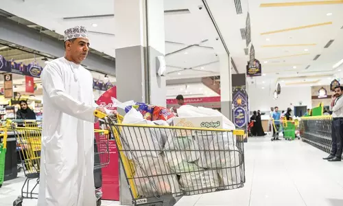 ഒമാനിലെ പ്ലാസ്റ്റിക് ഷോപ്പിങ് ബാ​ഗ് നിരോധനത്തിന്റെ നാലാംഘട്ടം ജനുവരി 1 മുതൽ പ്രാബല്യത്തിൽ