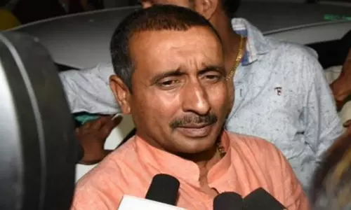 ഉന്നാവ് ബലാത്സക്കേസ്; ബിജെപി നേതാവ് കുൽദീപ് സിങ് സെൻഗാറിന്റെ ശിക്ഷ മരവിപ്പിച്ച നടപടി സുപ്രിംകോടതി സ്റ്റേ ചെയ്തു