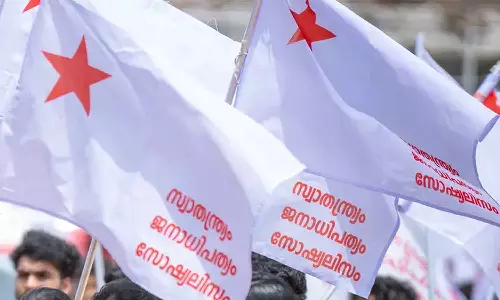 കർണാടക ബുൾഡോസർ രാജ്; ഇരയാക്കപ്പെട്ട വിദ്യാർഥികൾക്ക് പഠന സാമ​ഗ്രികൾ എത്തിച്ച് നൽകും - എസ്എഫ്ഐ