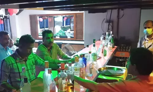 മലപ്പുറത്ത് എക്സൈസ് ഓഫീസിൽ നിന്ന് മദ്യം കണ്ടെത്തി