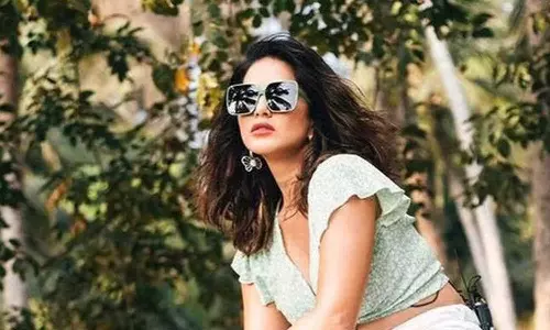 സന്യാസിമാരുടെയും, മതസംഘടനകളുടെയും പ്രതിഷേധം; ഉത്തർപ്രദേശിൽ സണ്ണി ലിയോൺ പങ്കെടുക്കുന്ന പുതുവത്സരാഘോഷം റദ്ദാക്കി