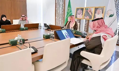 Saudi KS Relief chief meets Palestinian minister via video conference
