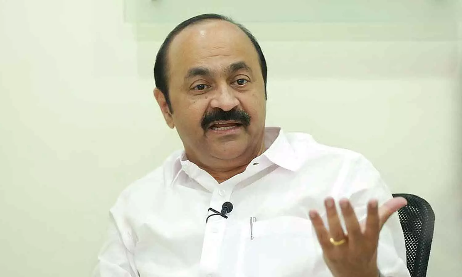 എല്ലാ ജില്ലകളിലും മൾട്ടി സ്‌പെഷ്യാലിറ്റി ചികിത്സ, ആദിവാസി മേഖലയിൽ ട്രൈബൽ ഹെൽത്ത് ക്ലസ്റ്റർ; യുഡിഎഫ് ഹെൽത്ത് കമ്മീഷൻ റിപ്പോർട്ട് അവതരിപ്പിച്ച് വി.ഡി സതീശൻ