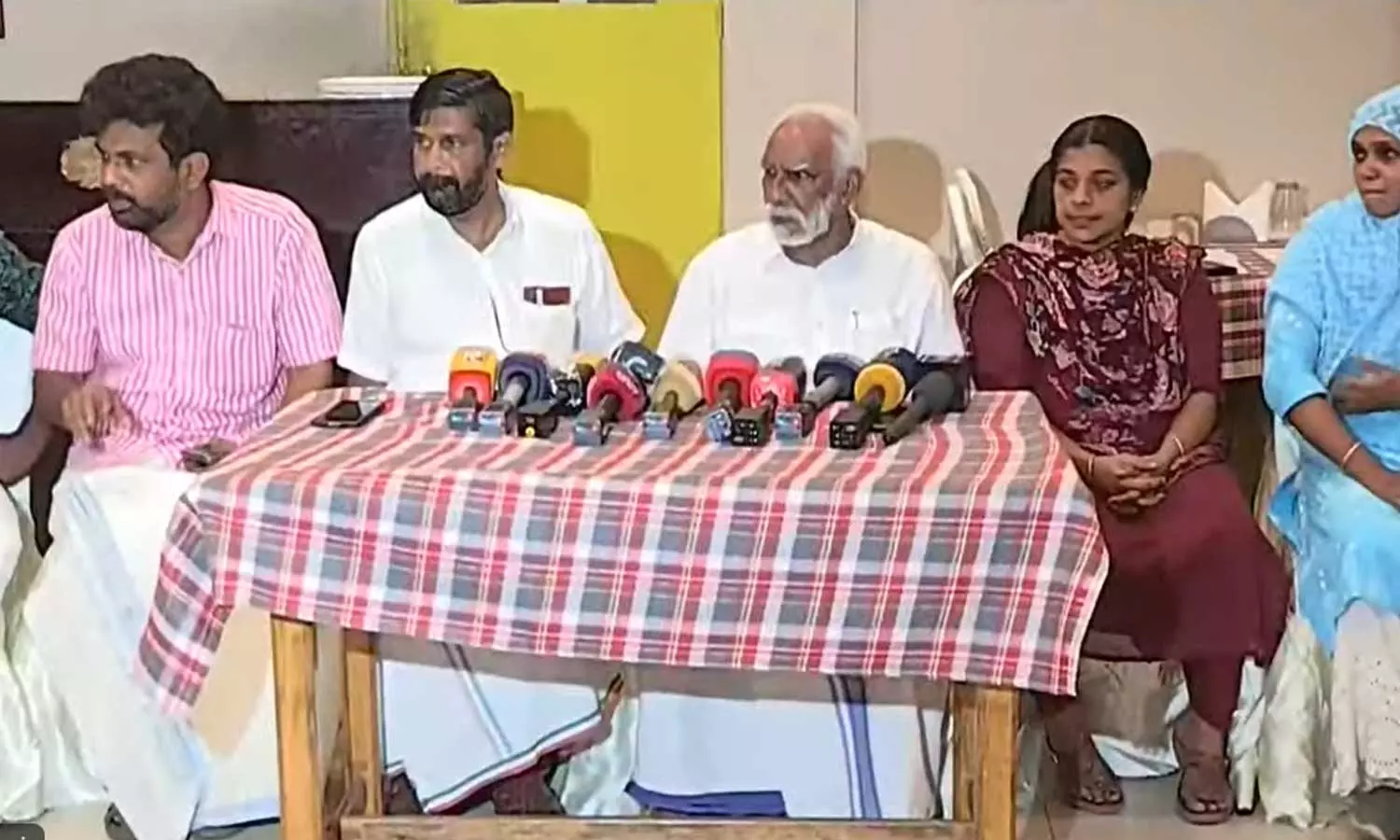 മറ്റത്തൂരിൽ അയഞ്ഞ് കോൺഗ്രസ് വിമതർ; രാജി സന്നദ്ധത അറിയിച്ചു മറ്റത്തൂരിൽ അയഞ്ഞ് കോൺഗ്രസ് വിമതർ; രാജി സന്നദ്ധത അറിയിച്ചു