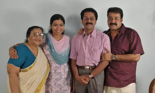 ലാലുച്ചേട്ടന് എത്ര തിരക്കാണെങ്കിലും ലോകത്തെവിടെയാണെങ്കിലും അമ്മയെ എന്നും വിളിക്കും,     കെട്ടിപ്പിടിച്ച്  മുത്തം കൊടുക്കും