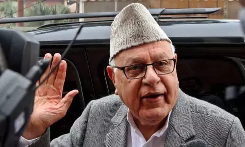 രാജ്യത്ത് ഹിറ്റ്‌ലറുടെ നയം നടപ്പാക്കാനാണ് ചിലർ ശ്രമിക്കുന്നത്; കശ്മീരി  ഷാൾ വിൽപ്പനക്കാർക്ക് എതിരായ അതിക്രമത്തിൽ ഫാറൂഖ് അബ്ദുല്ല