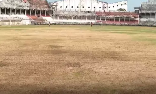 സൂപ്പര്‍ ക്രോസ് സംഘാടകര്‍ കരാര്‍ പാലിച്ചില്ല; കോഴിക്കോട് കോര്‍പറേഷന്‍ സ്റ്റേഡിയത്തിലെ പുല്‍മൈതാനം നശിച്ച നിലയില്‍