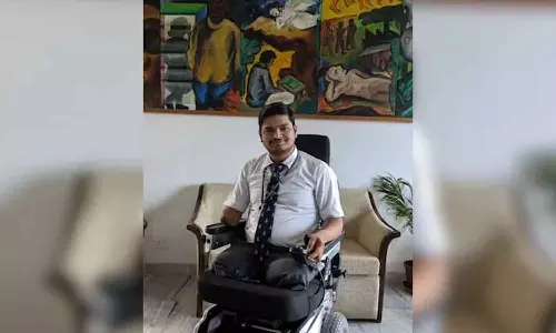 അപകടത്തിൽ രണ്ട് കാലുകളും ഒരു കൈയ്യും നഷ്ടമായി; തളരാതെ പോരാടിയ സൂരജ് തിവാരി സിവിൽ സർവീസിലേക്ക്