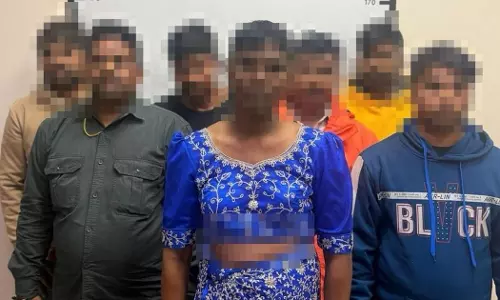 സ്ത്രീയായി വേഷം കെട്ടിയുള്ള ഇന്ത്യക്കാരുടെ വൈറൽ വീഡിയോ; കുവൈത്തിൽ നിരവധി പേർ അറസ്റ്റിൽ