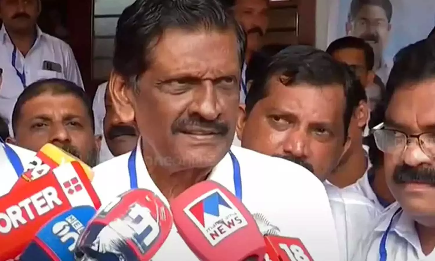 ഇടുക്കി സീറ്റിൽ പോര്; വിജയം ഉറപ്പിക്കാൻ സീറ്റുവെച്ച് മാറൽ അനിവാര്യമെന്ന് കോൺഗ്രസ്, വഴങ്ങാതെ ജോസഫ് വിഭാഗം ഇടുക്കി സീറ്റിൽ പോര്; വിജയം ഉറപ്പിക്കാൻ സീറ്റുവെച്ച് മാറൽ അനിവാര്യമെന്ന് കോൺഗ്രസ്, വഴങ്ങാതെ ജോസഫ് വിഭാഗം