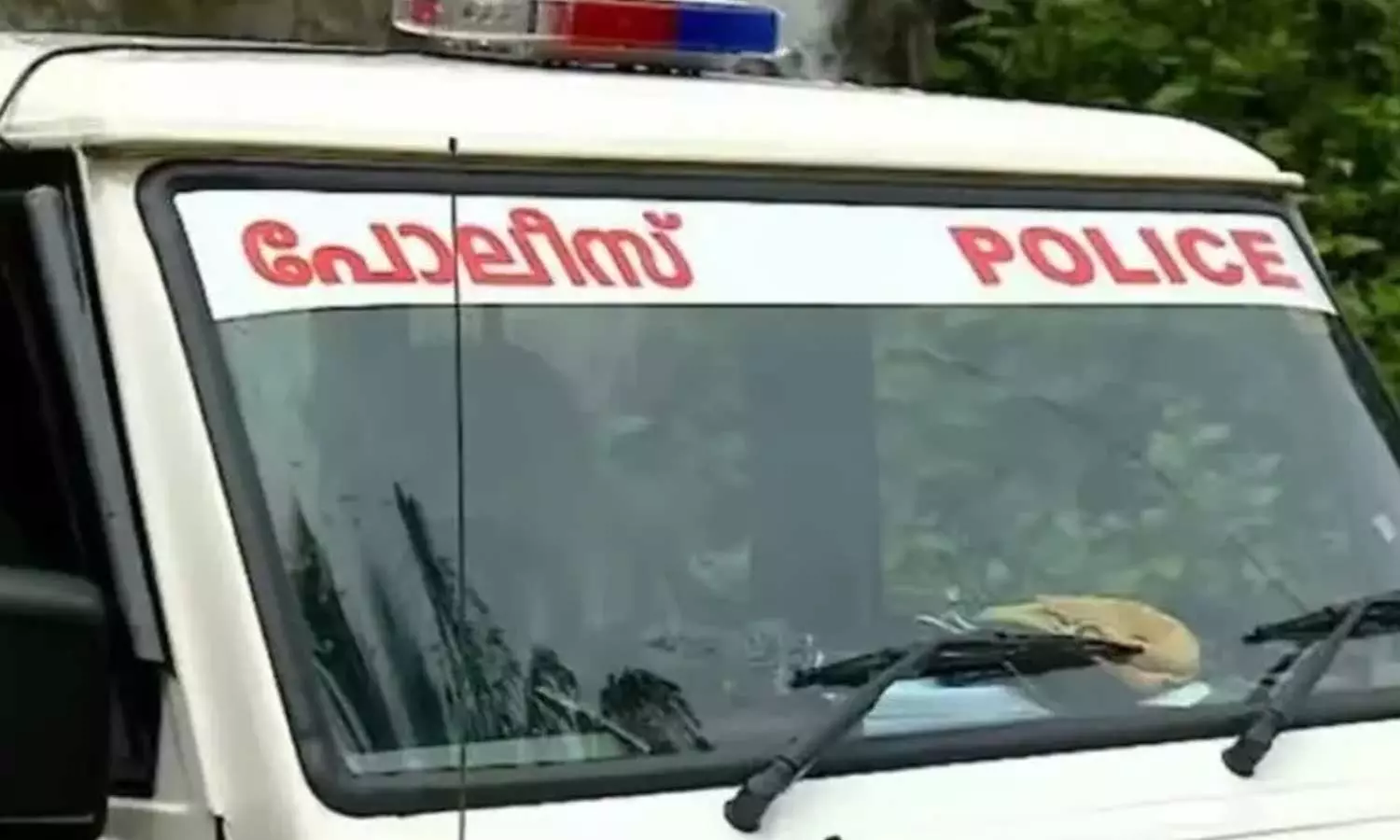 പാലക്കാട്ട് മദ്യം നൽകി ആറാം ക്ലാസുകാരനെ പീഡിപ്പിച്ച അധ്യാപകൻ പിടിയില് പാലക്കാട്ട് മദ്യം നൽകി ആറാം ക്ലാസുകാരനെ പീഡിപ്പിച്ച അധ്യാപകൻ പിടിയില്