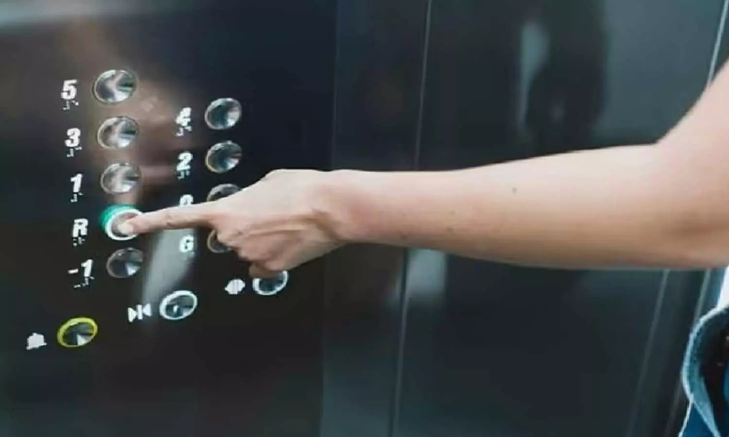 തിരുവനന്തപുരം മെഡിക്കൽ കോളജിൽ രോഗി ലിഫ്റ്റിൽ കുടുങ്ങിയ സംഭവം; അഞ്ച് ലക്ഷം രൂപ നഷ്ടപരിഹാരം നൽകണമെന്ന് മനുഷ്യാവകാശ കമ്മീഷൻ തിരുവനന്തപുരം മെഡിക്കൽ കോളജിൽ രോഗി ലിഫ്റ്റിൽ കുടുങ്ങിയ സംഭവം; അഞ്ച് ലക്ഷം രൂപ നഷ്ടപരിഹാരം നൽകണമെന്ന് മനുഷ്യാവകാശ കമ്മീഷൻ