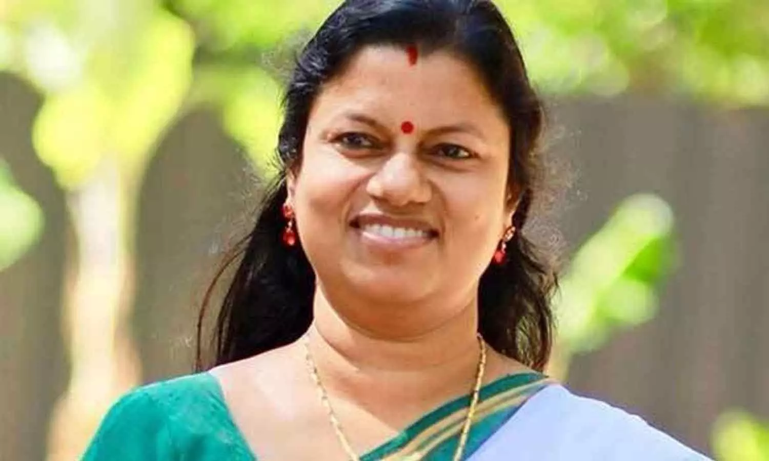 മേയർക്കൊപ്പം കോൺഗ്രസ് നേതാവിന്റെ ഖബറിടം സന്ദർശിച്ച ബിന്ദു കൃഷ്ണക്കെതിരെ വിദ്വേഷ പ്രചാരണം മേയർക്കൊപ്പം കോൺഗ്രസ് നേതാവിന്റെ ഖബറിടം സന്ദർശിച്ച ബിന്ദു കൃഷ്ണക്കെതിരെ വിദ്വേഷ പ്രചാരണം