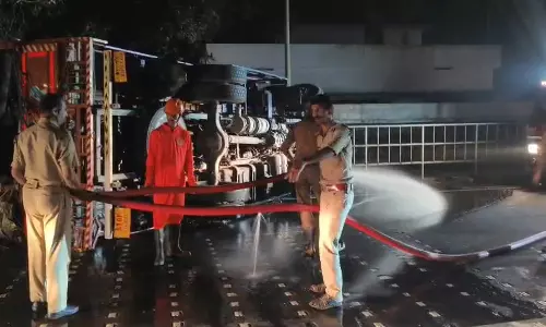 കോഴിക്കോട്ട് ബിവേറജിലേക്ക് മദ്യവുമായി വന്ന ലോറിയിടിച്ച് അപകടം;  ഡ്രൈവര്‍ മരിച്ചു