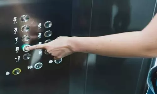 തിരുവനന്തപുരം മെഡിക്കൽ കോളജിൽ രോഗി ലിഫ്റ്റിൽ കുടുങ്ങിയ സംഭവം; അഞ്ച് ലക്ഷം രൂപ നഷ്ടപരിഹാരം നൽകണമെന്ന് മനുഷ്യാവകാശ കമ്മീഷൻ തിരുവനന്തപുരം മെഡിക്കൽ കോളജിൽ രോഗി ലിഫ്റ്റിൽ കുടുങ്ങിയ സംഭവം; അഞ്ച് ലക്ഷം രൂപ നഷ്ടപരിഹാരം നൽകണമെന്ന് മനുഷ്യാവകാശ കമ്മീഷൻ