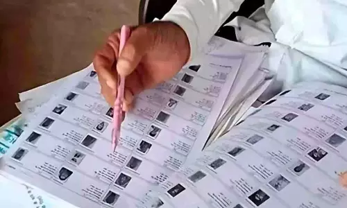 എസ്ഐആർ; രേഖകൾ കൈവശമില്ലാത്തവർക്ക് യുദ്ധകാലാടിസ്ഥാനത്തിൽ ലഭ്യമാക്കാൻ കലക്‌ടർമാർക്ക് നിർദേശം നൽകി സംസ്ഥാന സർക്കാർ