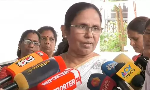 അതിജീവിതയോട് എന്തൊരു ക്രൂരതയാണ് ചെയ്തത്; രാഹുൽ മാങ്കൂട്ടത്തിലിനെതിരെ കെ.കെ ഷൈലജ അതിജീവിതയോട് എന്തൊരു ക്രൂരതയാണ് ചെയ്തത്; രാഹുൽ മാങ്കൂട്ടത്തിലിനെതിരെ കെ.കെ ഷൈലജ