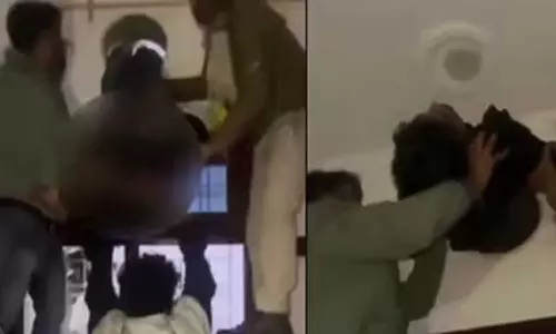 തലയും കൈകളും അകത്ത്, ശരീരം വീടിന് പുറത്ത്; എക്‌സ്‌ഹോസ്റ്റ് ഫാനിനുള്ള ദ്വാരത്തിൽ കുടുങ്ങി കള്ളൻ, വീഡിയോ വൈറൽ