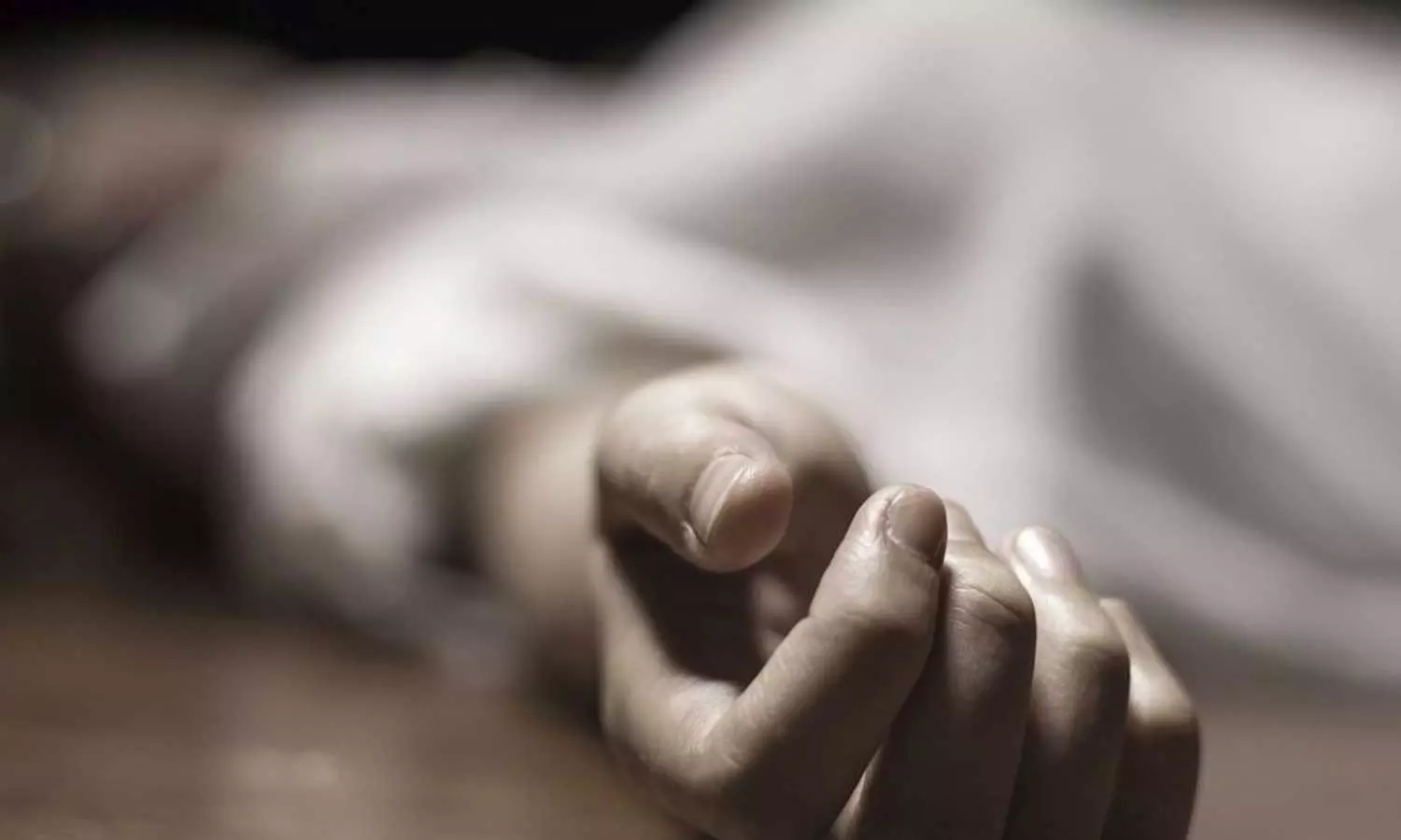 തിരുവനന്തപുരത്ത് യുവാവും യുവതിയും ലോഡ്ജിൽ മരിച്ച നിലയിൽ തിരുവനന്തപുരത്ത് യുവാവും യുവതിയും ലോഡ്ജിൽ മരിച്ച നിലയിൽ