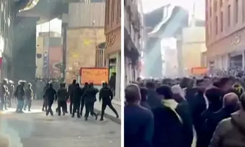 സാമ്പത്തിക തകർച്ചക്കെതിരെ ഇറാനിൽ പ്രക്ഷോഭം തുടരുന്നു; 35ലേറെ പേർ കൊല്ലപ്പെട്ടു സാമ്പത്തിക തകർച്ചക്കെതിരെ ഇറാനിൽ പ്രക്ഷോഭം തുടരുന്നു; 35ലേറെ പേർ കൊല്ലപ്പെട്ടു