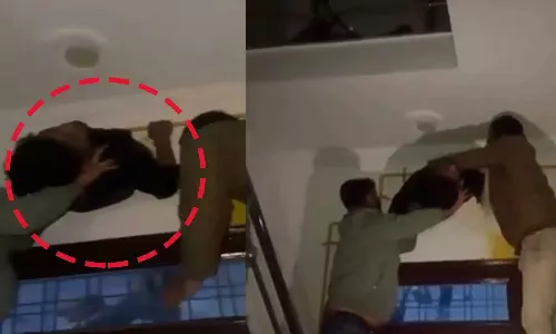 ഇത്രയും ഗതികെട്ടൊരു കള്ളന് വേറെയുണ്ടാകുമോ?; മോഷണശ്രമത്തിനിടെ വീടിന്റെ എക്സോസ്റ്റ് ഹോളില് കുടുങ്ങി കള്ളൻ, രക്ഷപ്പെടുത്തിയത് പൊലീസെത്തി ഇത്രയും ഗതികെട്ടൊരു കള്ളന് വേറെയുണ്ടാകുമോ?; മോഷണശ്രമത്തിനിടെ വീടിന്റെ എക്സോസ്റ്റ് ഹോളില് കുടുങ്ങി കള്ളൻ, രക്ഷപ്പെടുത്തിയത് പൊലീസെത്തി