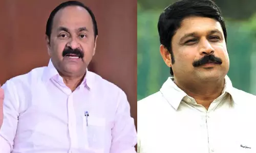 ഇതെല്ലാം കഴിയുമ്പോൾ അയാൾക്കെതിരെയൊരു ഒറിജിനൽ കാർഡ് വരുന്നുണ്ട്: എം.വി നികേഷ് കുമാറിനെതിരെ പരോക്ഷ വിമർശനവുമായി വി.ഡി സതീശൻ