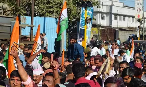 ഭരണം പിടിക്കാൻ ബിജെപിയുമായി രഹസ്യമായി സഖ്യം ചേര്‍ന്നു; മഹാരാഷ്ട്രയില്‍ 12 പ്രവര്‍ത്തകരെ സസ്‌പെന്‍ഡ് ചെയ്ത് കോണ്‍ഗ്രസ്