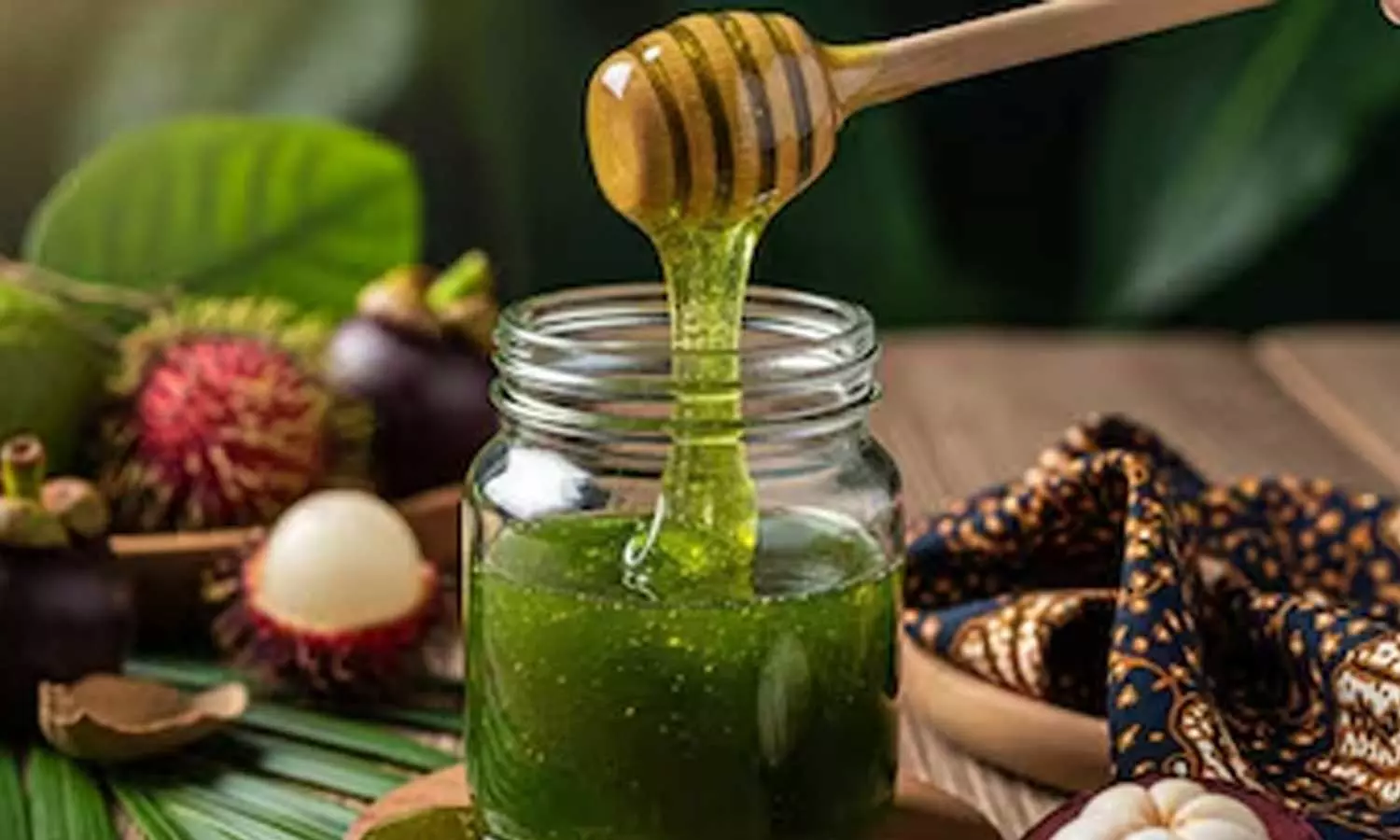 കിലോഗ്രാമിന് 10 ലക്ഷം രൂപവരെ; അറിയാം സ്വർണത്തെക്കാൾ വിലയേറിയ പച്ചതേനിൻ്റെ ഗുണ ഫലങ്ങൾ കിലോഗ്രാമിന് 10 ലക്ഷം രൂപവരെ; അറിയാം സ്വർണത്തെക്കാൾ വിലയേറിയ പച്ചതേനിൻ്റെ ഗുണ ഫലങ്ങൾ