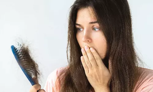 30 വയസിന്  ശേഷം മുടികൊഴിച്ചിൽ കൂടുന്നുണ്ടോ?; കാരണങ്ങളും പരിഹാരങ്ങളും