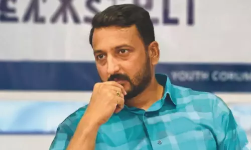 അതിജീവിതക്ക് ഒരു പൊതി കൈമാറിയെന്ന് രണ്ടാംപ്രതി; ബലാത്സംഗക്കേസിൽ രാഹുലിന് കുരുക്കായി മൊഴി അതിജീവിതക്ക് ഒരു പൊതി കൈമാറിയെന്ന് രണ്ടാംപ്രതി; ബലാത്സംഗക്കേസിൽ രാഹുലിന് കുരുക്കായി മൊഴി